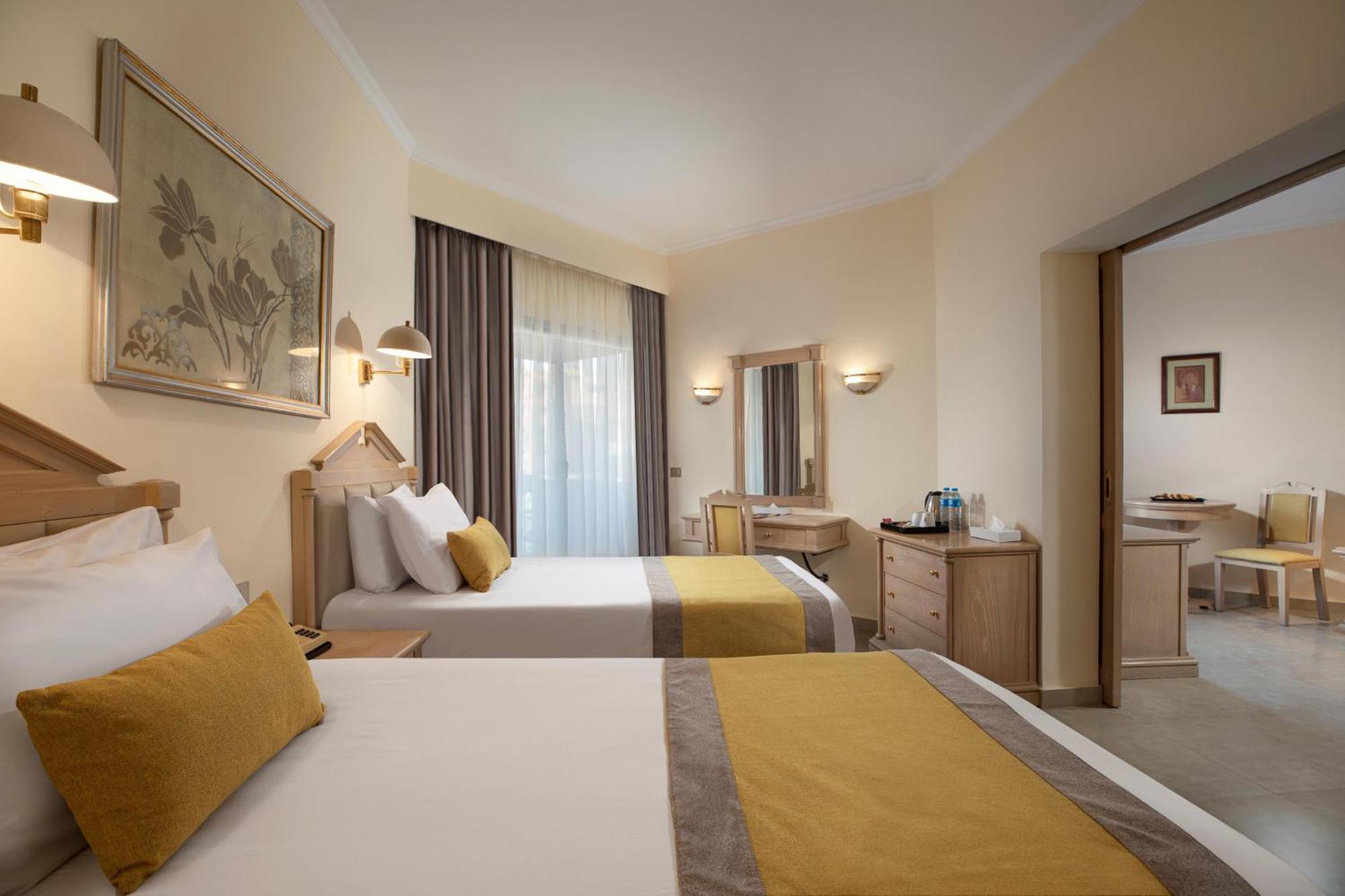พีรามิซา ลักซอร์ โฮเต็ล แอนด์ สวีท Hotel ภายนอก รูปภาพ
