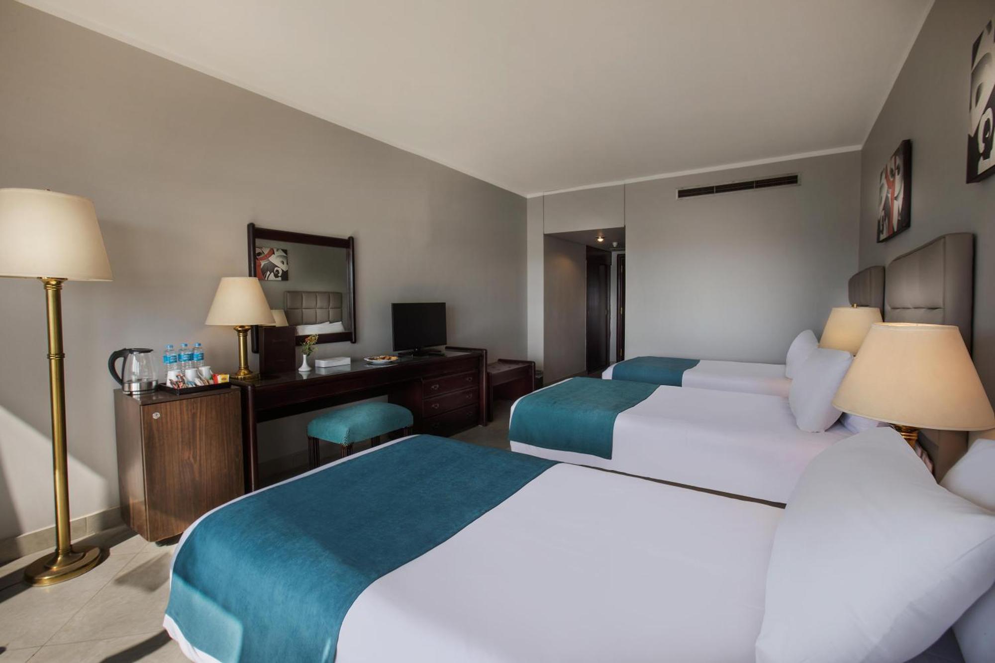 พีรามิซา ลักซอร์ โฮเต็ล แอนด์ สวีท Hotel ภายนอก รูปภาพ