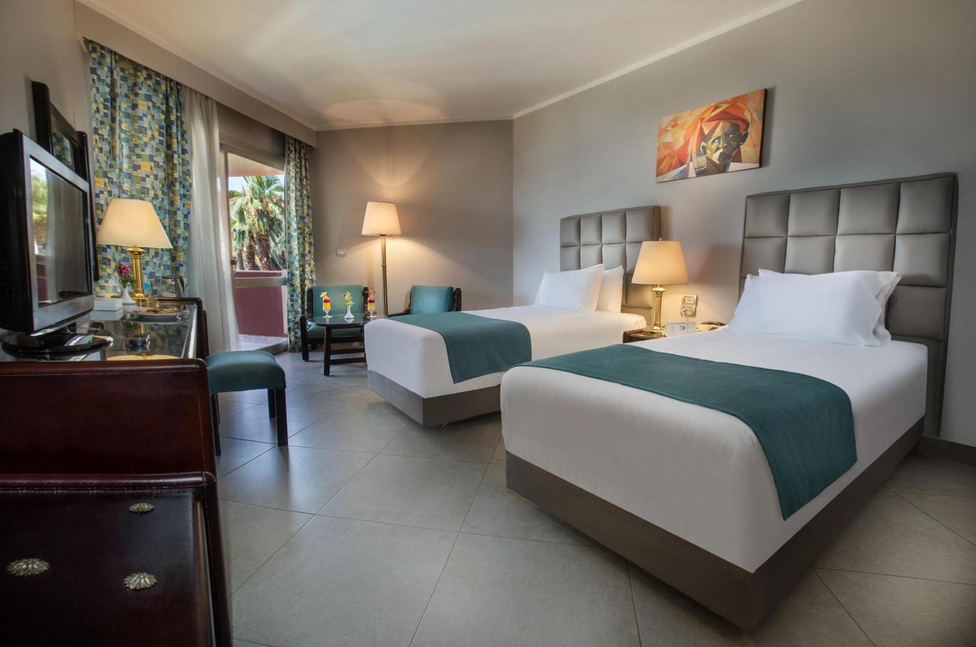 พีรามิซา ลักซอร์ โฮเต็ล แอนด์ สวีท Hotel ภายนอก รูปภาพ