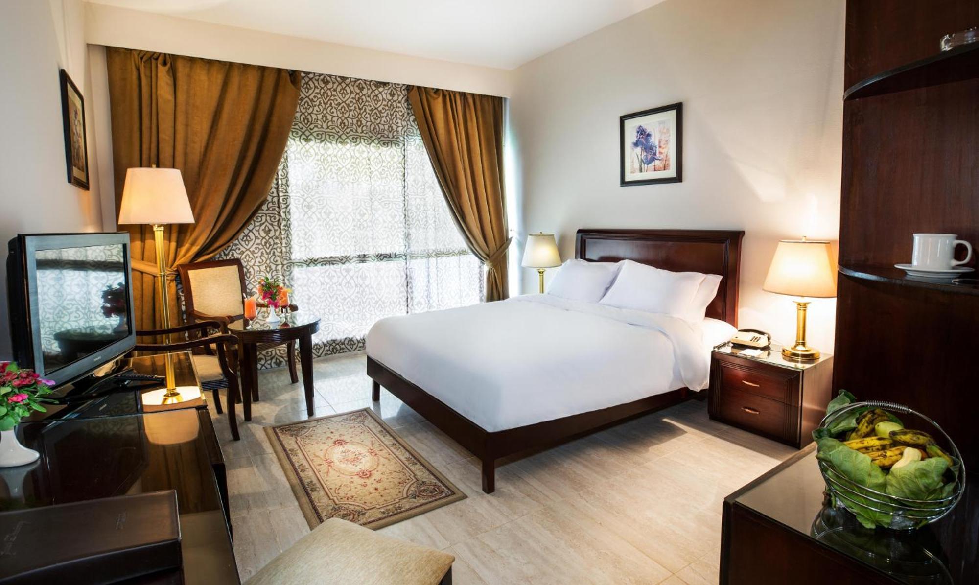พีรามิซา ลักซอร์ โฮเต็ล แอนด์ สวีท Hotel ภายนอก รูปภาพ