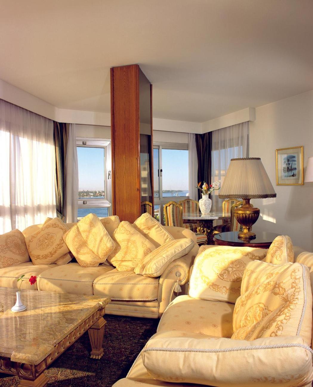 พีรามิซา ลักซอร์ โฮเต็ล แอนด์ สวีท Hotel ภายนอก รูปภาพ
