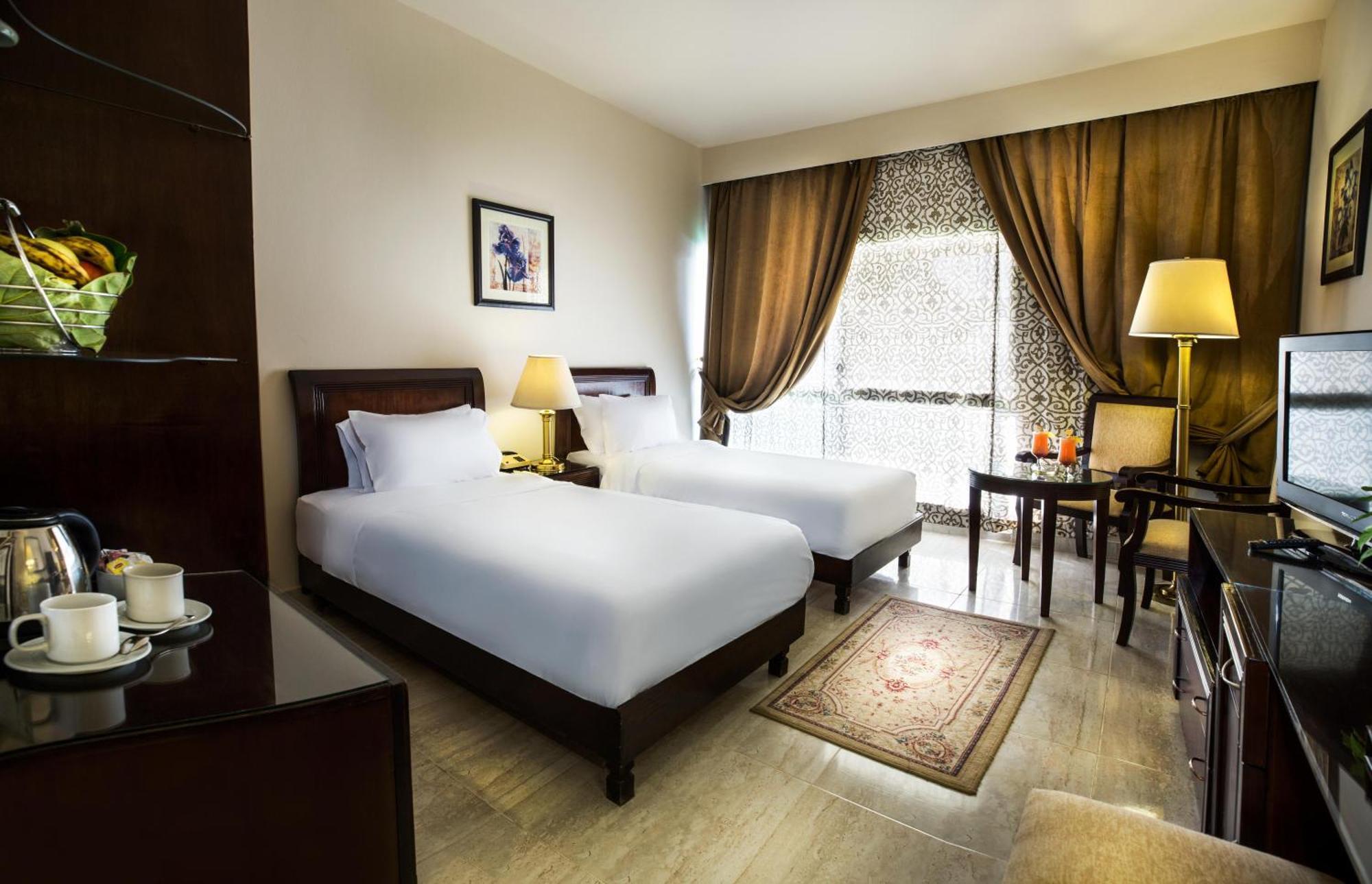 พีรามิซา ลักซอร์ โฮเต็ล แอนด์ สวีท Hotel ภายนอก รูปภาพ