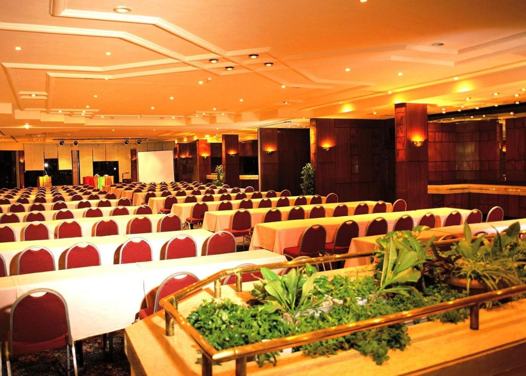 พีรามิซา ลักซอร์ โฮเต็ล แอนด์ สวีท Hotel ภายนอก รูปภาพ